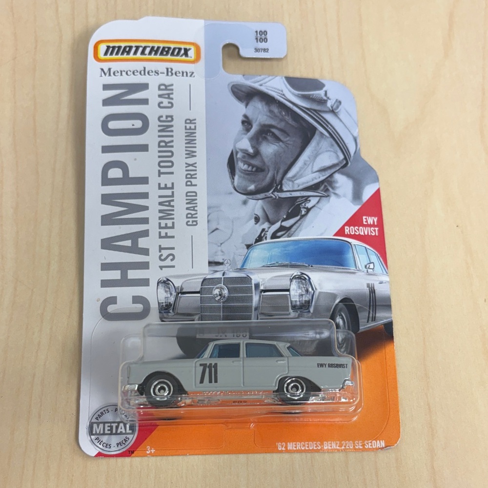 Matchbox Mercedes-Benz Die-Cast Model Car ‘62 Mercedes Benz 220 SE Sedan